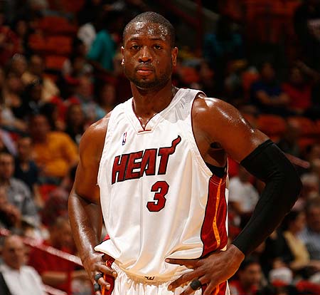 湖人伤病报告：东契奇与詹姆斯复出，海斯缺阵迎战老鹰