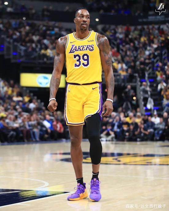 骑士全队首节手感不佳，投篮仅25投8中&已落后老鹰10分