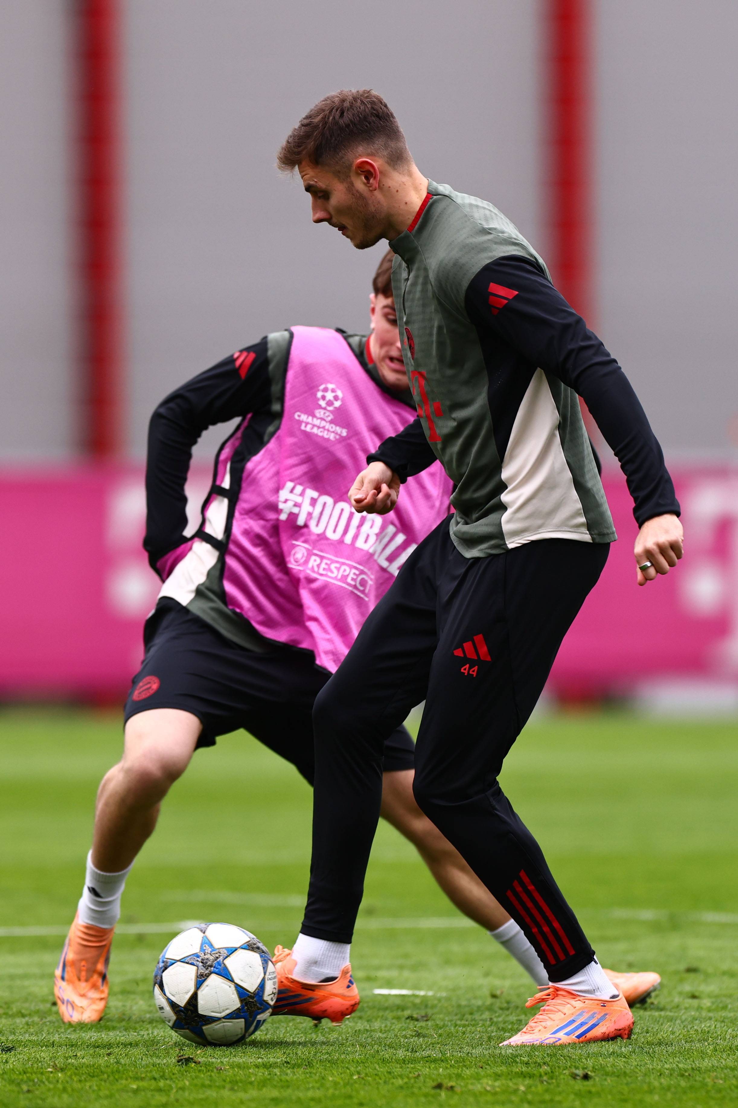 《王者荣耀》鬼谷子成为首个拥有双赛季皮肤的英雄