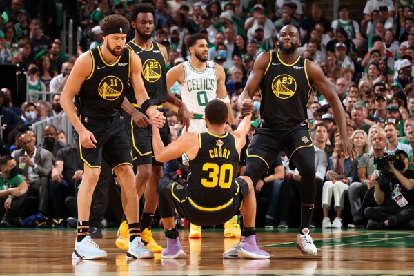 北京时间12月10日凌晨04：00，2025／26赛季欧冠联赛阶段第六轮的一场关键对决将在诺坎普球场上演。